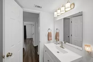 201 E College Blvd, Niceville, FL 32578 - Photo 15