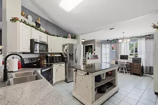 8826 Kiwi Pl, Navarre, FL 32566 - Photo 9