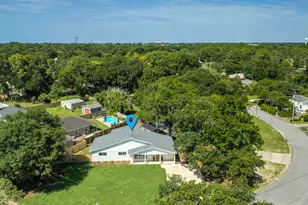 69 NE Laurie Dr, Fort Walton Beach, FL 32548 - Photo 1