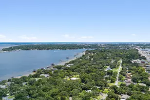920 NE Beachview Dr, Fort Walton Beach, FL 32547 - Photo 49