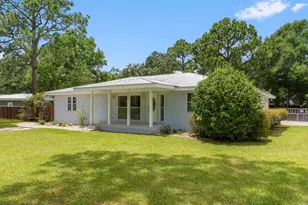 920 NE Beachview Dr, Fort Walton Beach, FL 32547 - Photo 1