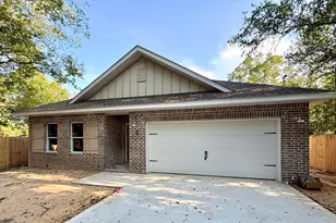 2 19th St, Niceville, FL 32578 - Photo 1