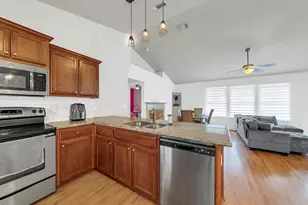 131 Bronze Cir, Crestview, FL 32539 - Photo 7