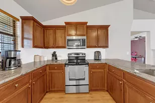 131 Bronze Cir, Crestview, FL 32539 - Photo 5