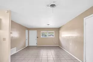 6423 Julia Dr, Milton, FL 32570 - Photo 11