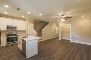 328 Date Palm Ln, Freeport, FL 32439 - Photo 7