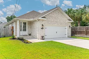 936 Harrelson Dr, Fort Walton Beach, FL 32547 - Photo 1