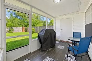 300 Loveland Cir, Pensacola, FL 32526 - Photo 17