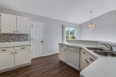 987 John Wayne Circle, Fort Walton Beach, FL 32547 - Photo 11