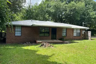 711 S 11th St, Defuniak Springs, FL 32435 - Photo 1