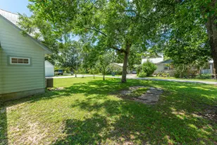 322 Crescent Dr, Defuniak Springs, FL 32435 - Photo 9