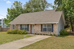 127 Oak Terrace Dr, Crestview, FL 32539 - Photo 1