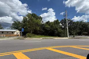 131 N Partin Dr, Niceville, FL 32578 - Photo 1