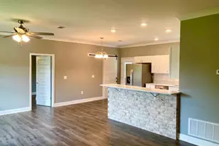 169 E Honeysuckle St, Defuniak Springs, FL 32433 - Photo 19
