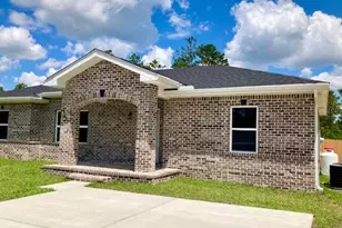169 E Honeysuckle St, Defuniak Springs, FL 32433 - Photo 5