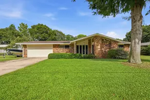 628 NE Powell Dr, Fort Walton Beach, FL 32547 - Photo 1
