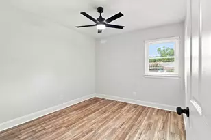 1426 Hickory Ave, Niceville, FL 32578 - Photo 15