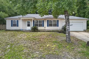 326 Lakeview Dr, Crestview, FL 32536 - Photo 1