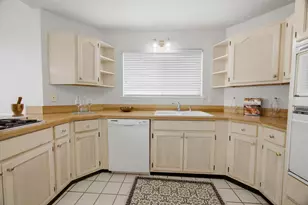 2812 Lee Trevino Ct, Shalimar, FL 32579 - Photo 9