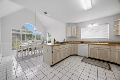 2812 Lee Trevino Court, Shalimar, FL 32579 - Photo 9