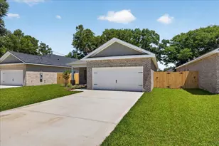 1607B 26th St, Niceville, FL 32578 - Photo 3