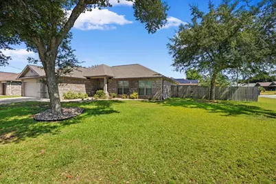 8451 Holley Hills Circle, Navarre, FL 32566 - Photo 7