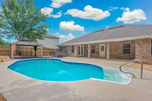 307 Gauntlet Dr, Crestview, FL 32539 - Photo 3