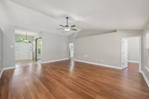 307 Gauntlet Dr, Crestview, FL 32539 - Photo 9