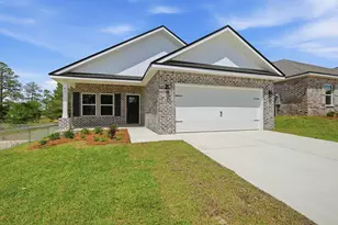58 Spooner St, Defuniak Springs, FL 32433 - Photo 1