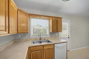 217 NW Katherine Pl, Fort Walton Beach, FL 32548 - Photo 9