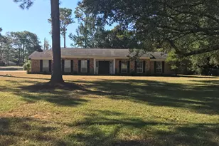 202 Adams Dr, Crestview, FL 32536 - Photo 1