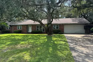 22 Country Club Rd, Shalimar, FL 32579 - Photo 1