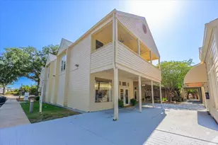 913 Gulf Breeze Pkwy, Gulf Breeze, FL 32561 - Photo 1