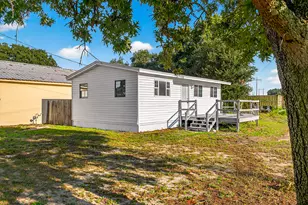 393 NW Lowery Dr, Fort Walton Beach, FL 32547 - Photo 3
