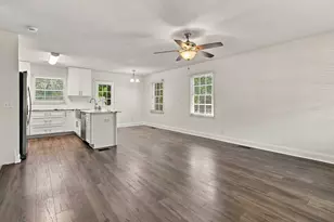 322 NW Leah Miller Dr, Fort Walton Beach, FL 32548 - Photo 5