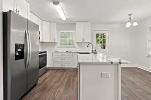 322 NW Leah Miller Dr, Fort Walton Beach, FL 32548 - Photo 11