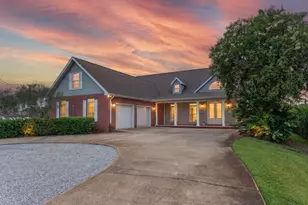 553 Cove Dr, Fort Walton Beach, FL 32547 - Photo 1