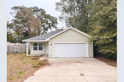 704 E Chestnut Avenue, Crestview, FL 32539 - Photo 1
