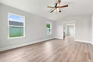 5429 Bayleaf Dr, Crestview, FL 32539 - Photo 5