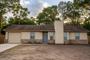 303 Springwood Cir, Crestview, FL 32536 - Photo 17