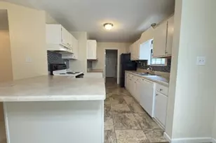 303 Springwood Cir, Crestview, FL 32536 - Photo 5