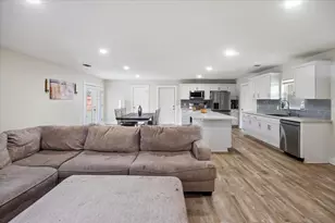 1010 Boulevard De La Parisienne, Mary Esther, FL 32569 - Photo 9