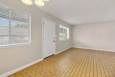 201 E College Boulevard #17, Niceville, FL 32578 - Photo 3