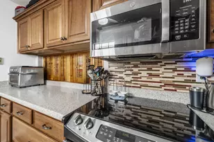 200 Woodland Park Cir, Mary Esther, FL 32569 - Photo 9