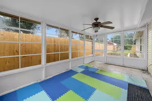 200 Woodland Park Cir, Mary Esther, FL 32569 - Photo 17