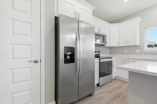 933 Kenzie Ln, Fort Walton Beach, FL 32547 - Photo 15