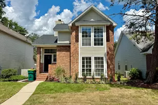 215 Parkwood Cir, Niceville, FL 32578 - Photo 1