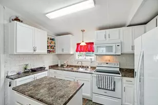 136 Wren Dr, Defuniak Springs, FL 32433 - Photo 13