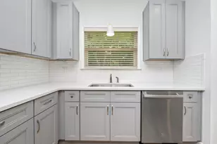 443 E Cobb Ave, Crestview, FL 32539 - Photo 13