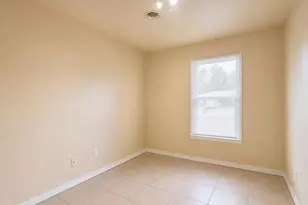 203 NW Loizos Dr, Fort Walton Beach, FL 32548 - Photo 11